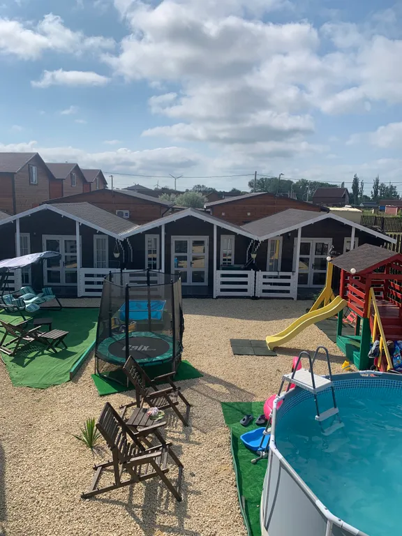 Коттедж Уютные гостевые домики Деревенька — Кучугуры