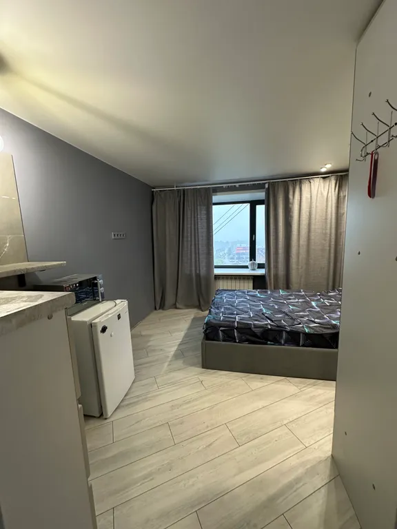 Уютная комната с прекрасным видом на город