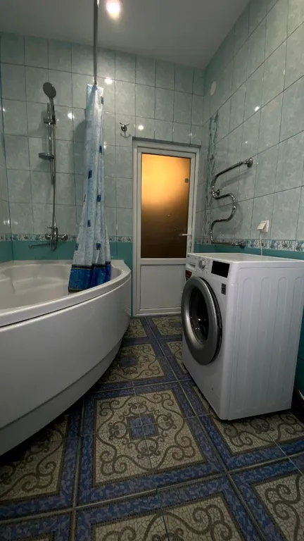 Идеальный для компании, 3 спальни и зал- студия и балкон до 6 гостей+