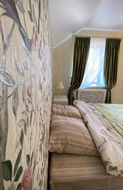 Уютный светлый дом в окружении природы