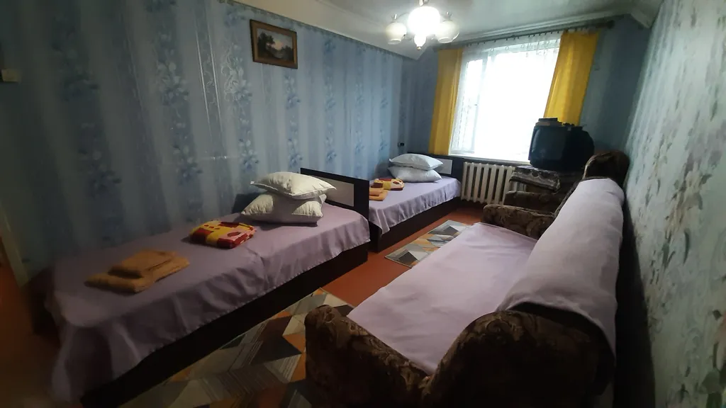 Очень,  очень тёплая квартира и тихая улица.