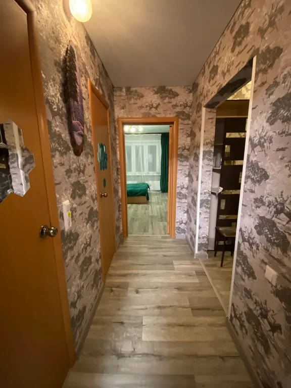 Просторная изумрудная квартирка