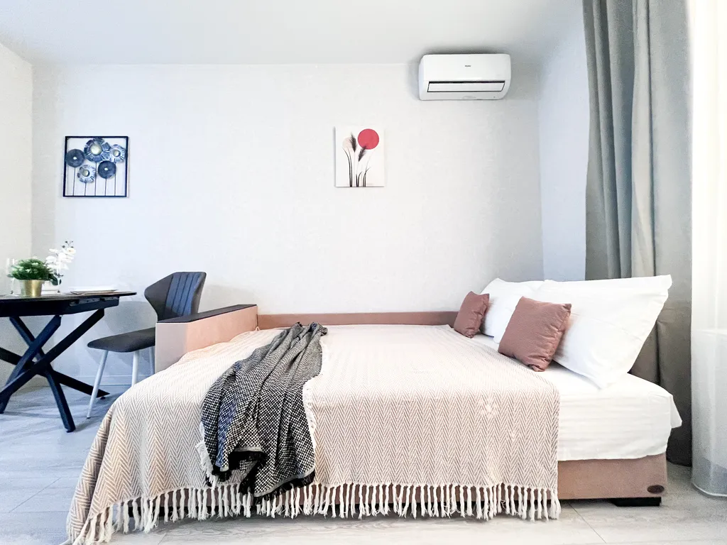 Квартира Уютная студия для 2-х с лоджией — аренда посуточно в Батайск