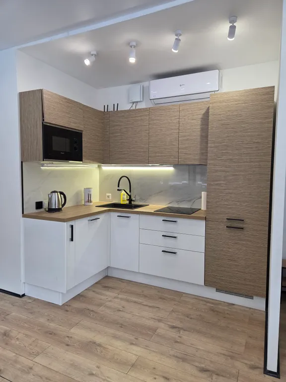 Новый дом с панорамными окнами у леса, в 5 минутах до канатных дорог