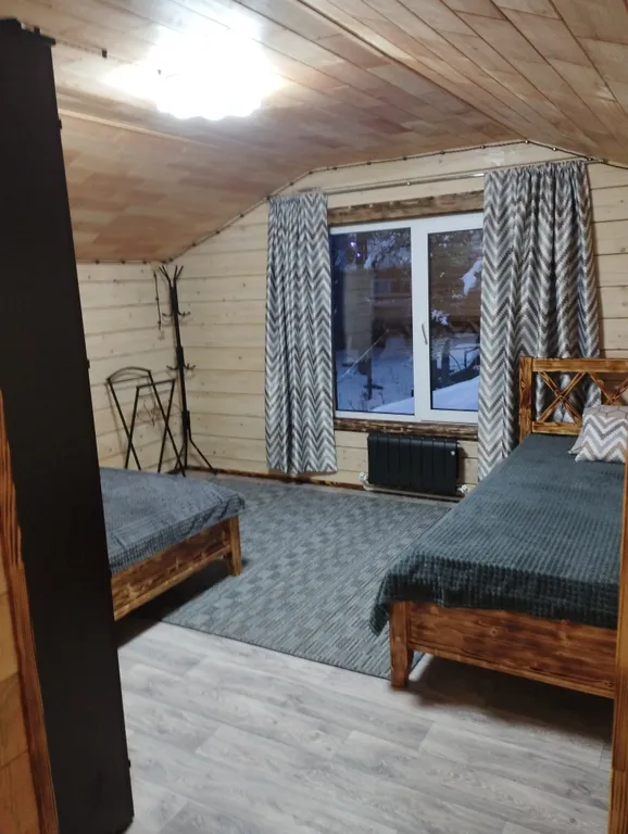 2х этажный коттедж, в зимнем лесу на берегу реки