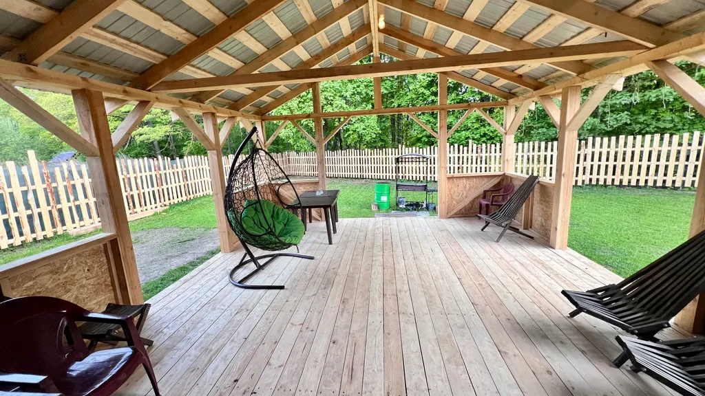 Рубленный дом - баня с террасой