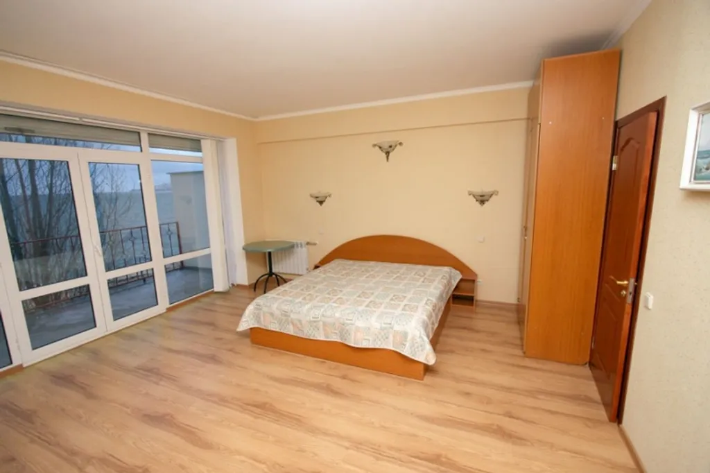 Коттедж 5-комнатный Дом — аренда посуточно в Феодосия