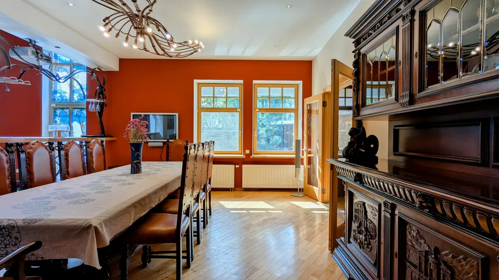 Дом с бассейном в 3 километрах от МКАД