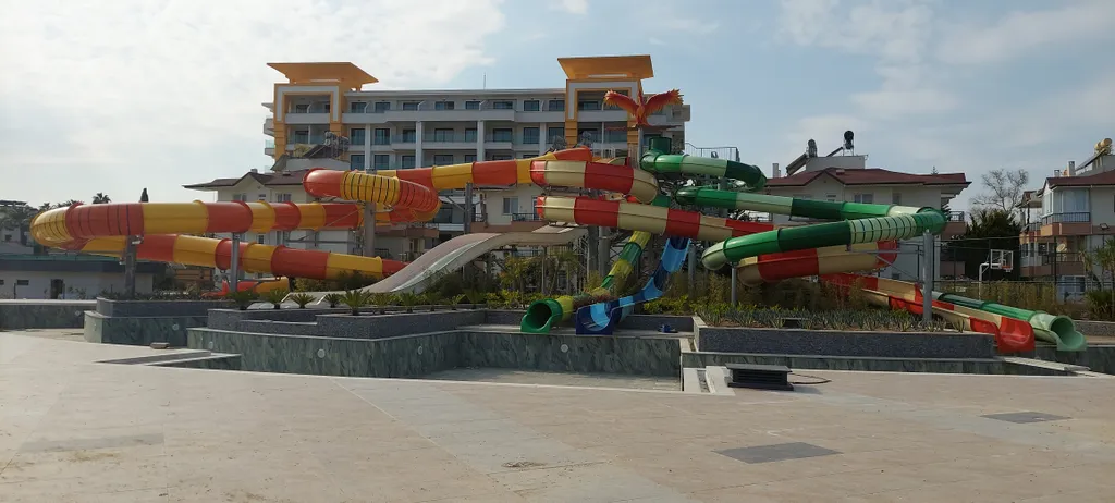 Квартира в Azura World c видом на бассейн и аквапарком