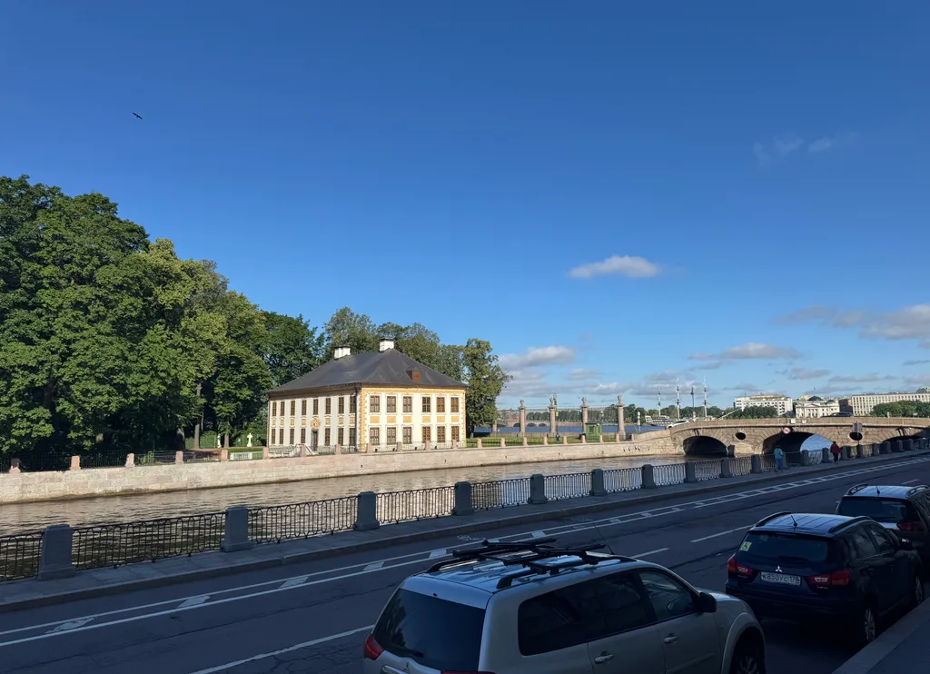 Квартира с видом на Летний сад и дворец Петра I