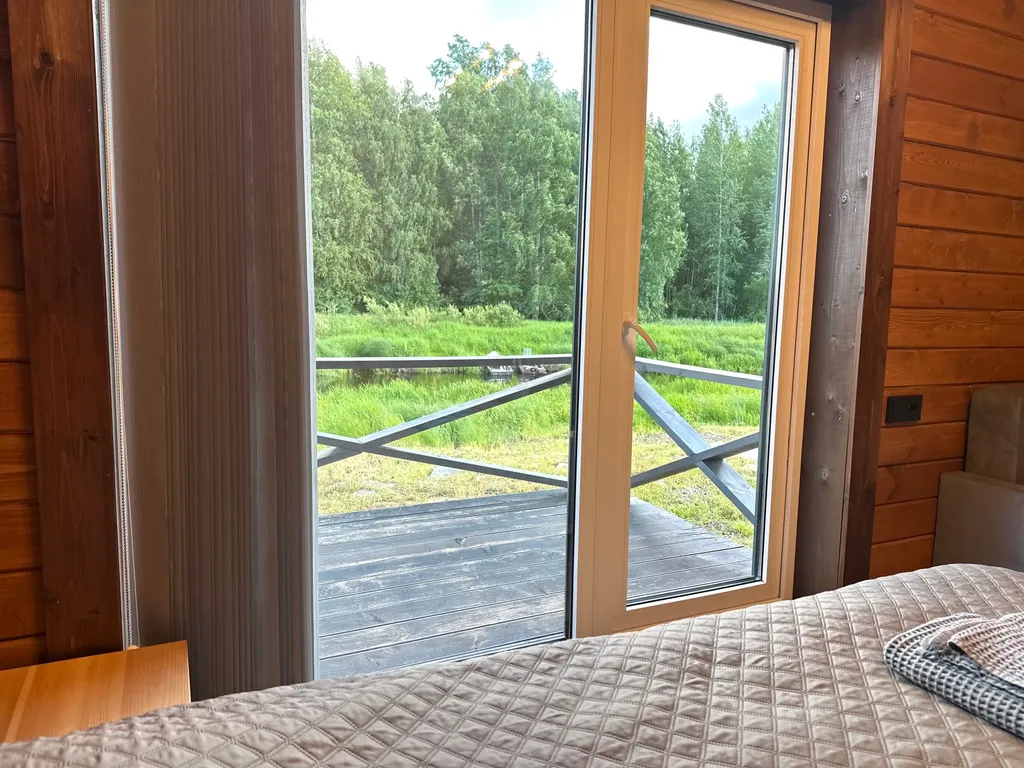 Номер в доме на речке