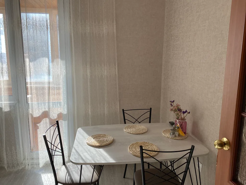 Квартира Квартира 1комн возле Планеты с деревянным балконом — Красноярск