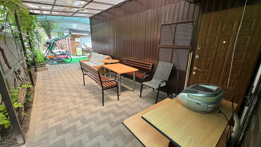 Комфортный дом и двор целиком под ключ без хозяина у моря Комильфо