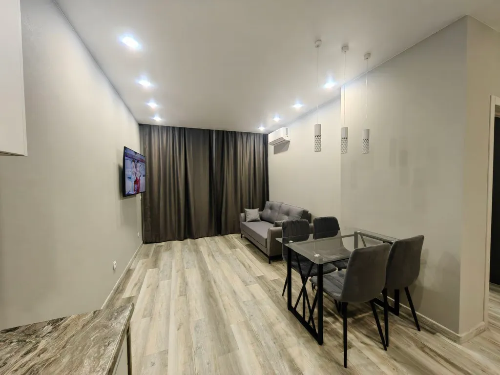 Квартира с новым ремонтом в закрытом ЖК Янтарь