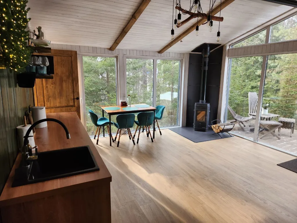 Дом с панорамным видом на лес