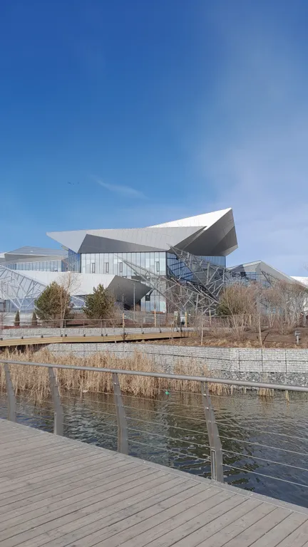 Квартира у озера Кабан и нового театра Камала.