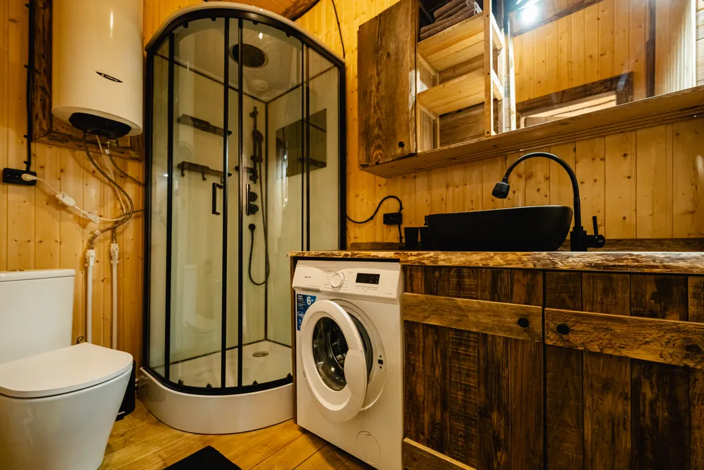 Дом с деревом