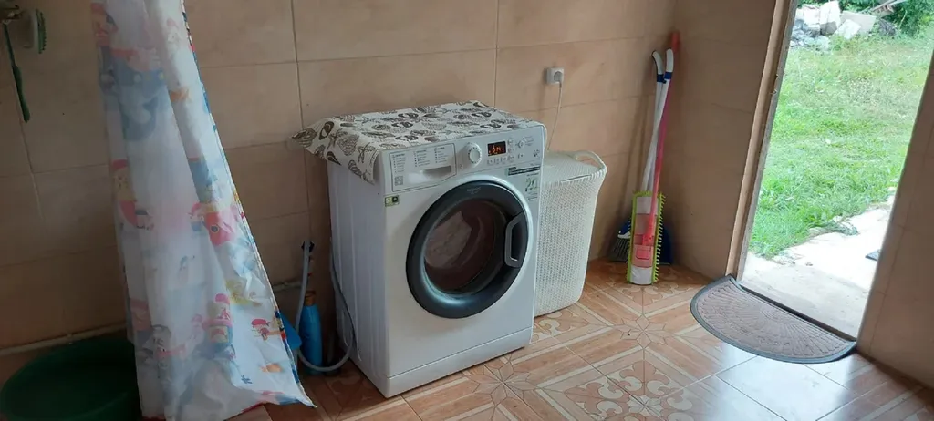 Дом утепленный в тихой местности, рядом горы и река