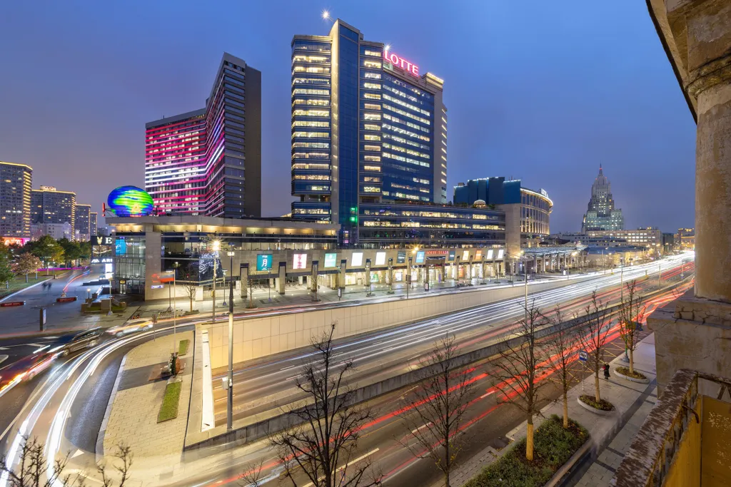 Квартира 3-комнатная квартира с видом на ночную Москву — Москва