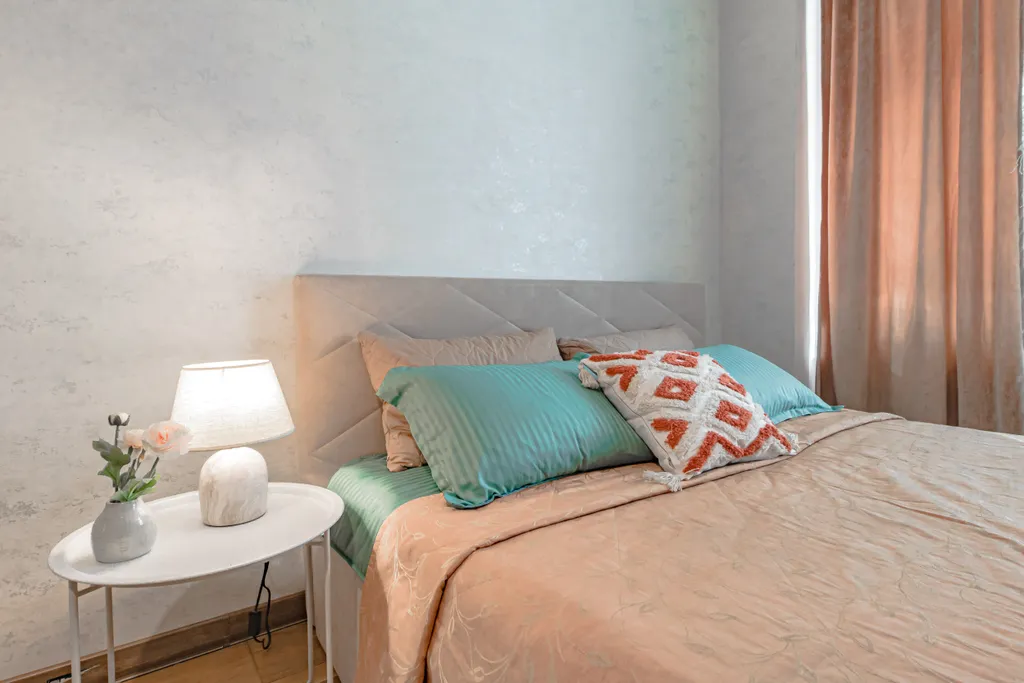 Рядом с Байтереком в золотом квадрате