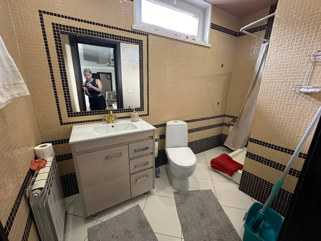 Уютный домик с бассейном в черте города