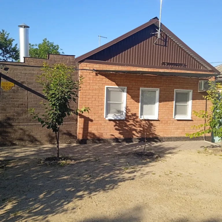 Коттедж Комфортный дом и двор целиком под ключ без хозяина у моря Комильфо — аренда посуточно в Ейск