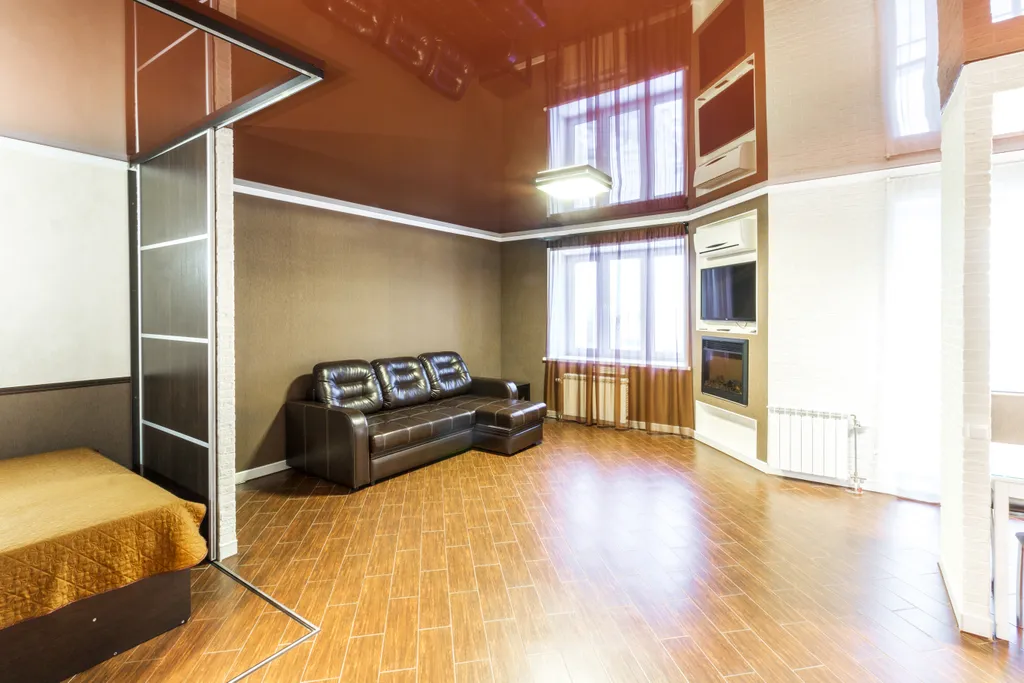 Студия с джакузи и камином