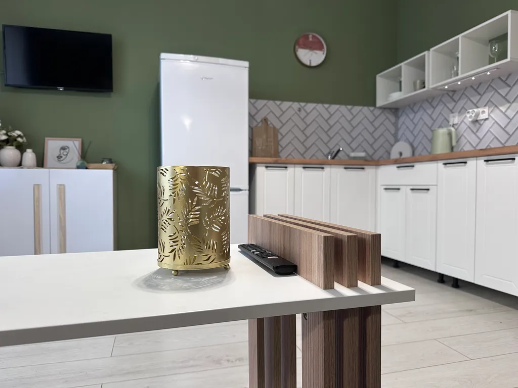 Thursday's apartment