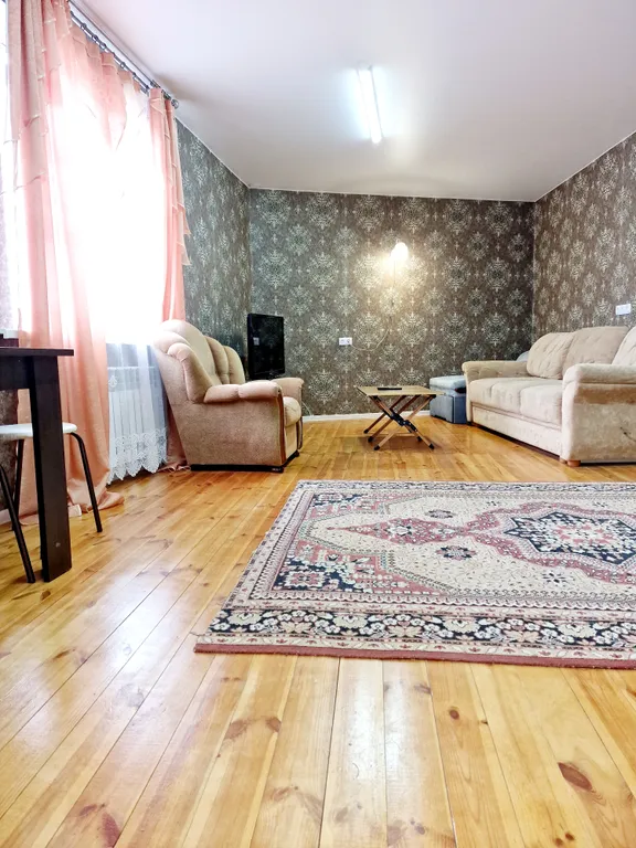 2х комнатная квартира со всеми удобствами в зеленой части города!