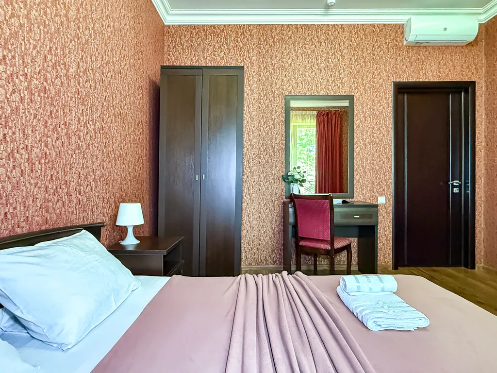 Двухкомнатный люкс с балконом, 3 мин море, центр, парковка