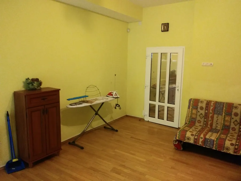 Эллинг на берегу моря