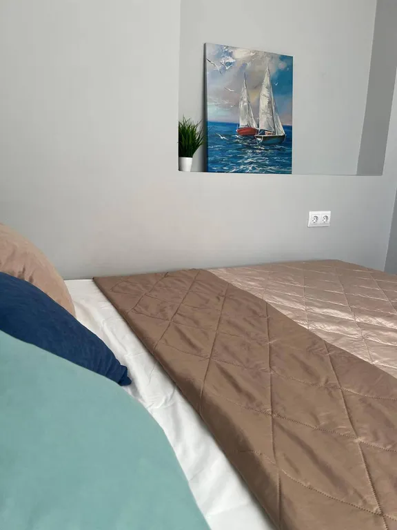 Дом сапфир с бассейном в центре