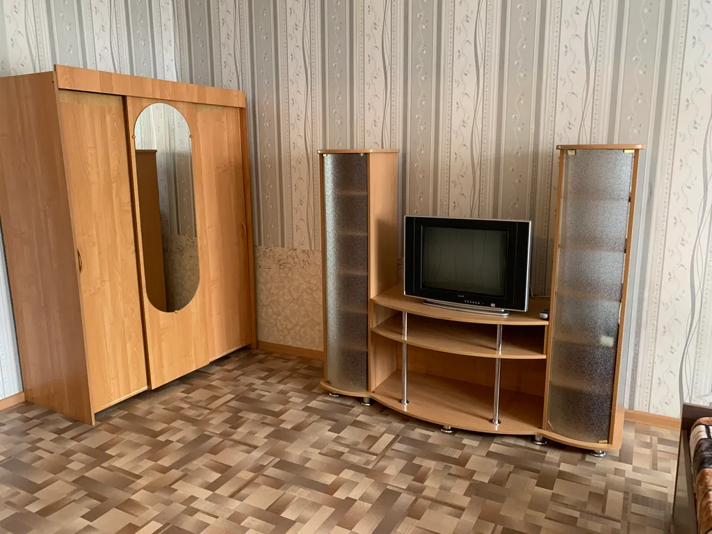 Квартира Квартира Однокомнатная через дорогу от набережной реки Кача — Красноярск