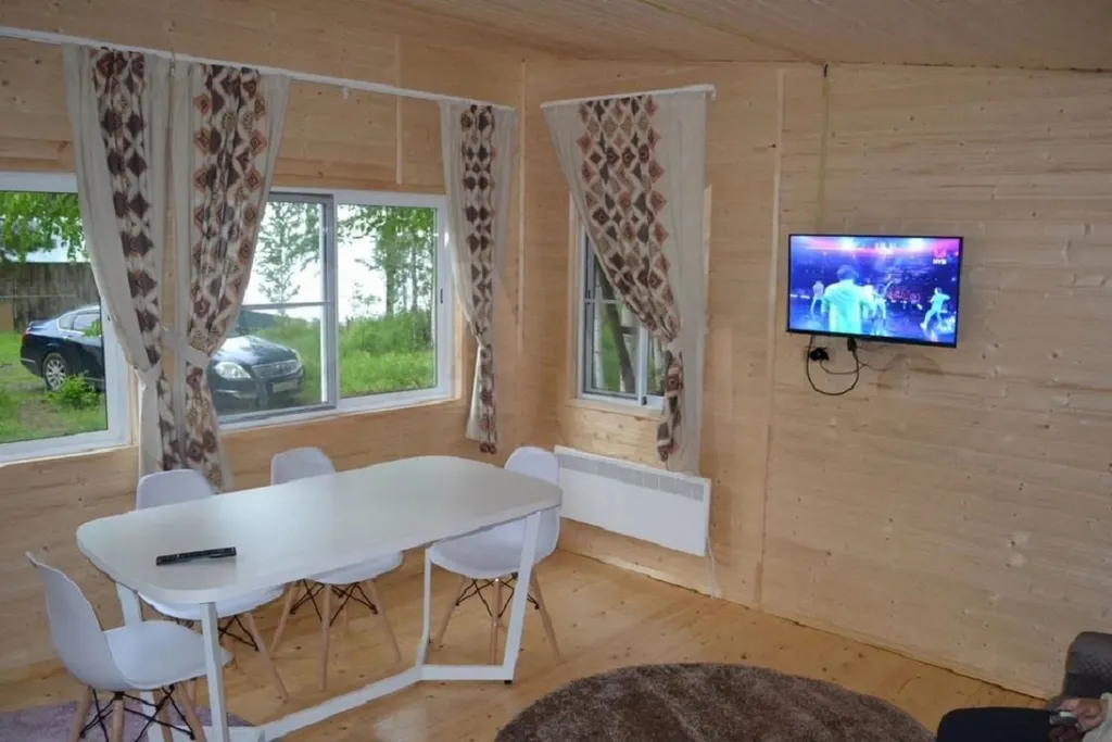 Дом-баня на берегу озера Уросозеро