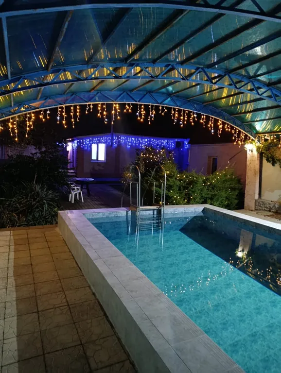 Дом с бассейном и сауной рядом с морем