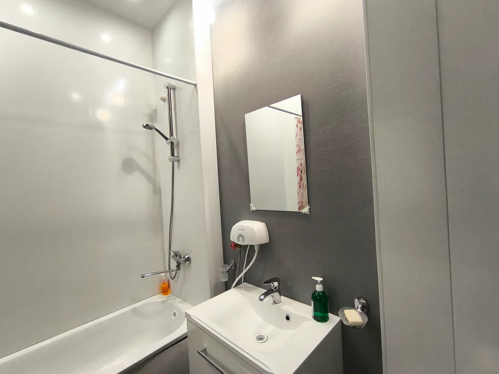 Двушка с высокими потолками в новостройке после ремонта