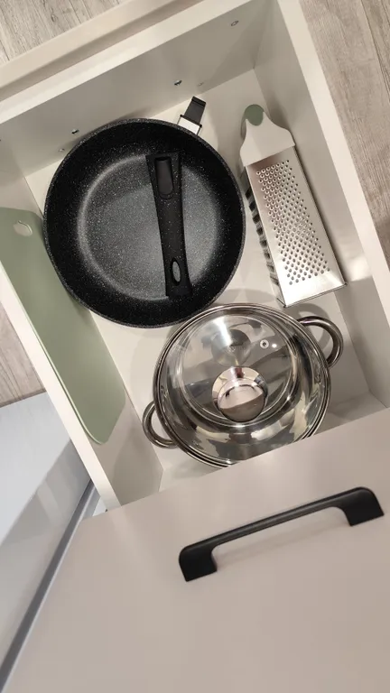 Уютная двухкомнатная квартира в новом жк на берегу озера