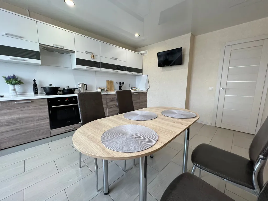 Большая и уютная трехкомнатная квартира в центре, с двумя санузлами