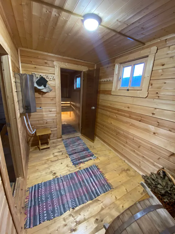 Загородный дом с баней в километре от прекрасного города