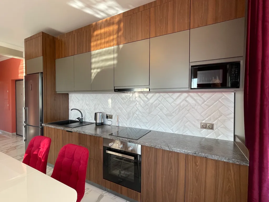 3-комнатная квартира рядом с морем, панорамные окна с видом на море