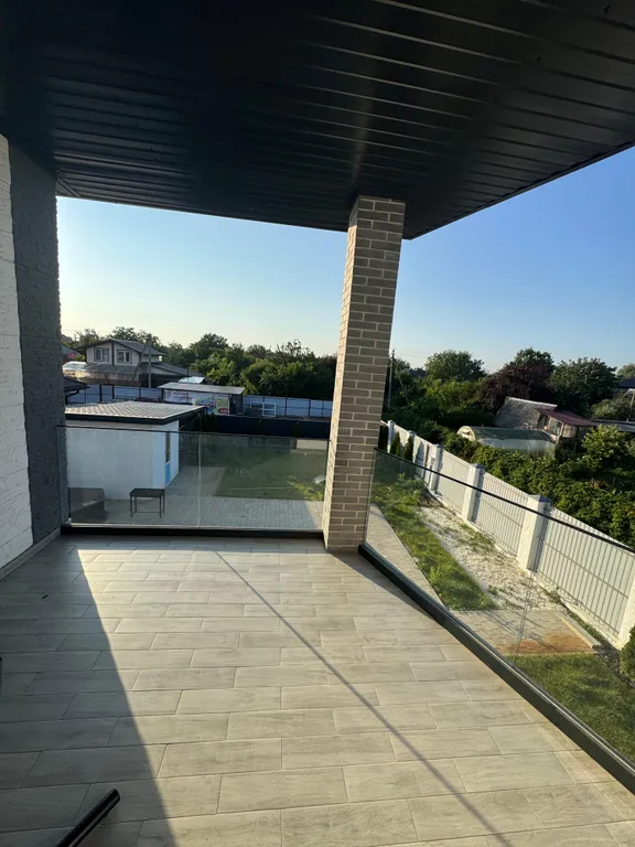 Коттедж Просторный тёплый дом с верандой и гриль столом — Елизаветинская