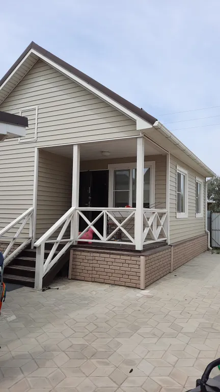 Коттедж с собственной территорией, большой беседкой и мангальной зоной