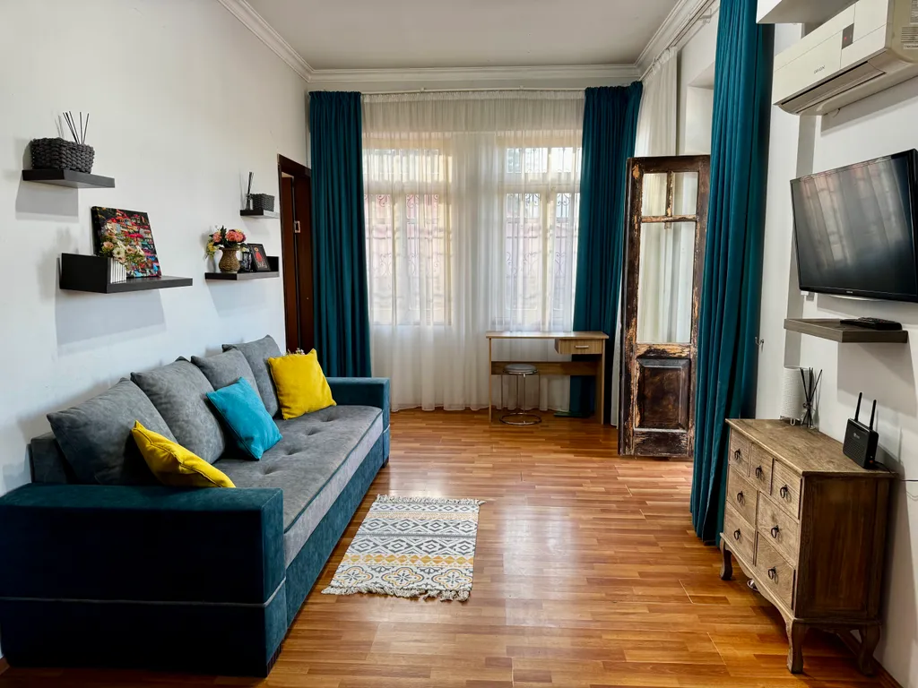 Трёхкомнатные апартаменты в Старом городе с видом на весь Тбилиси