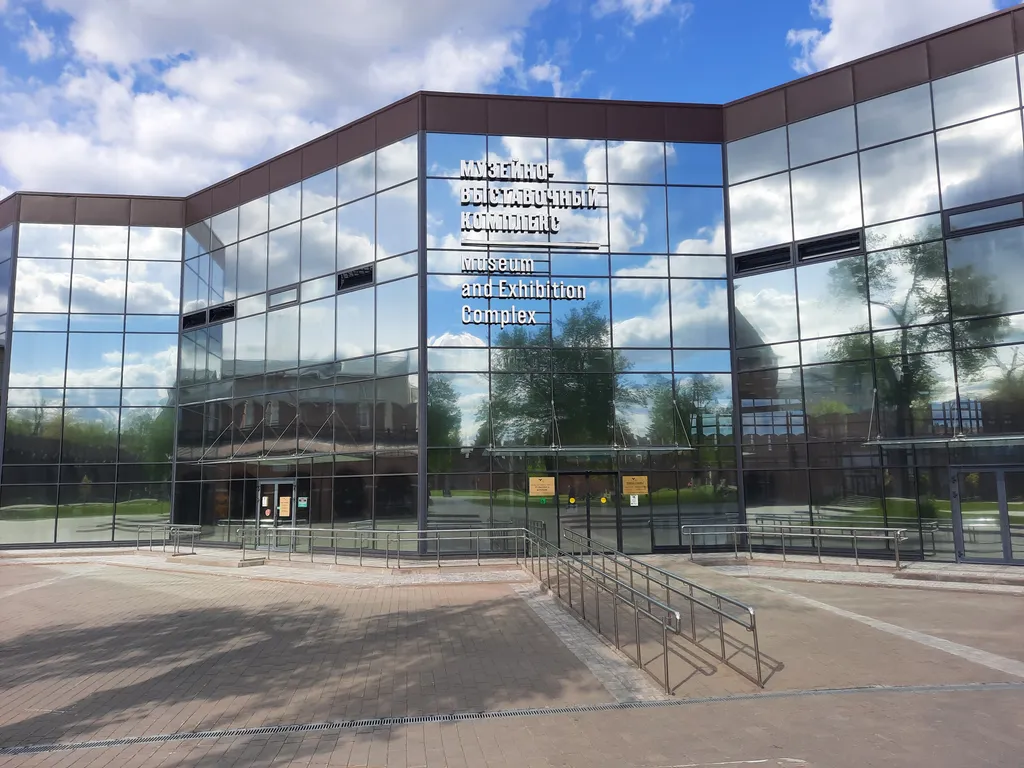 Студия через мост от Кремля