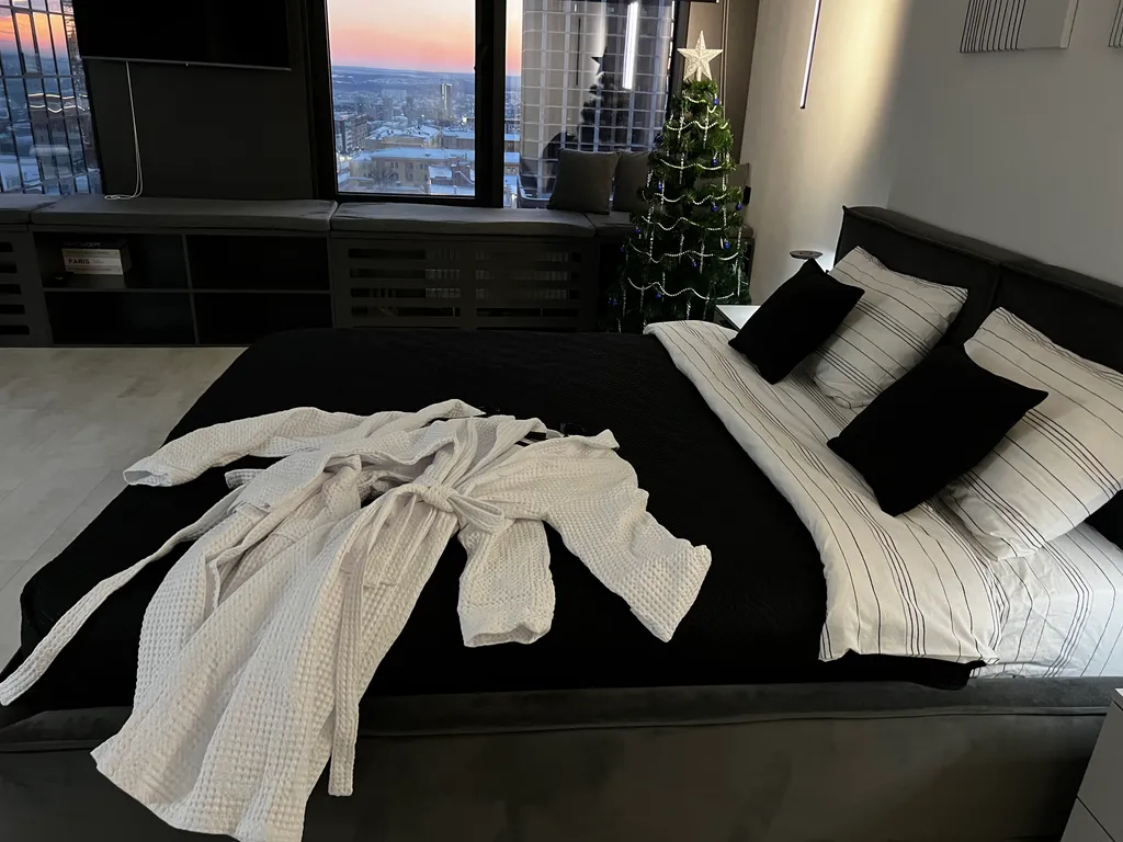 Премиальная квартира в центре города на высоком этаже в ЖК Республика