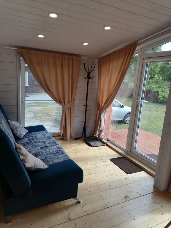 Уютный домик у реки