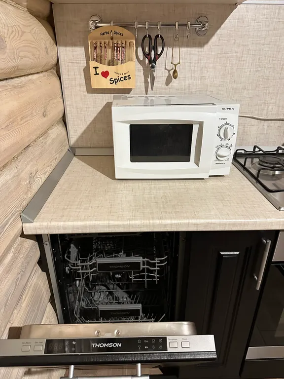 Уютный дом в лесу