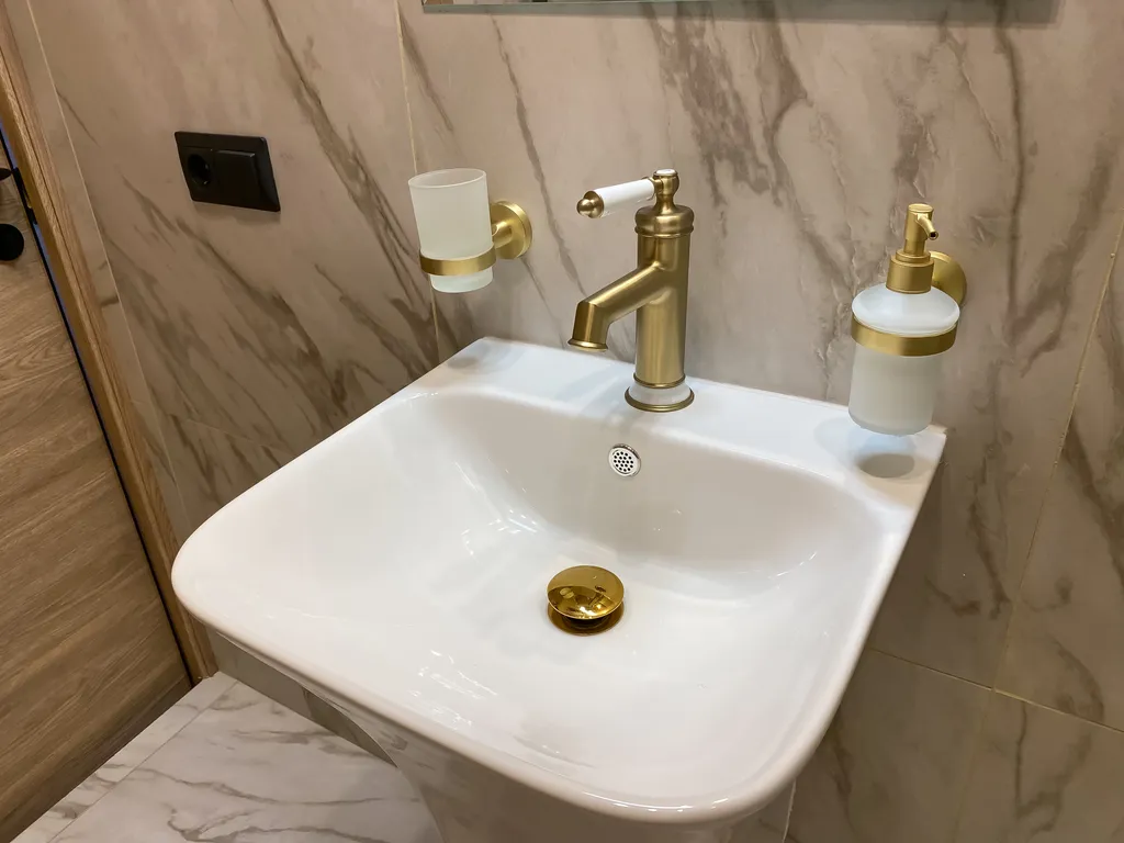 Уютный коттедж в лесу у пруда