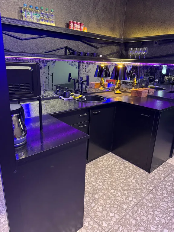 Квартира студия с джакузи и множеством подсветок