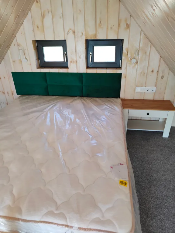 Домик на берегу озера в современном стиле со всеми удобствами